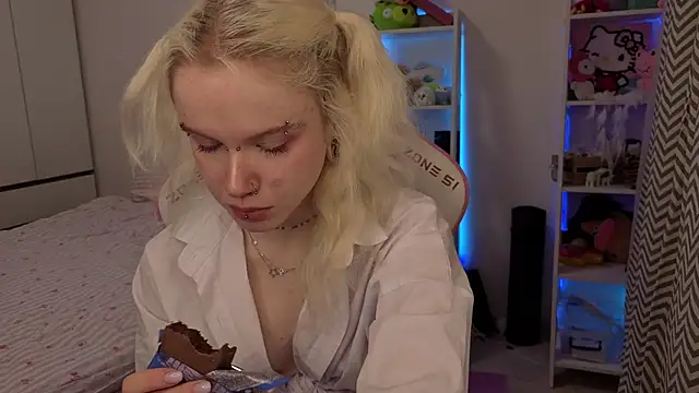 Mia WaterFall online show from 6, 3, 2026