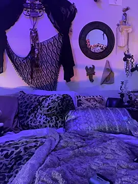 Snapshot of luxxlola chatting on 8, 4, 2026 luxxlola online show from 8, 4, 2026