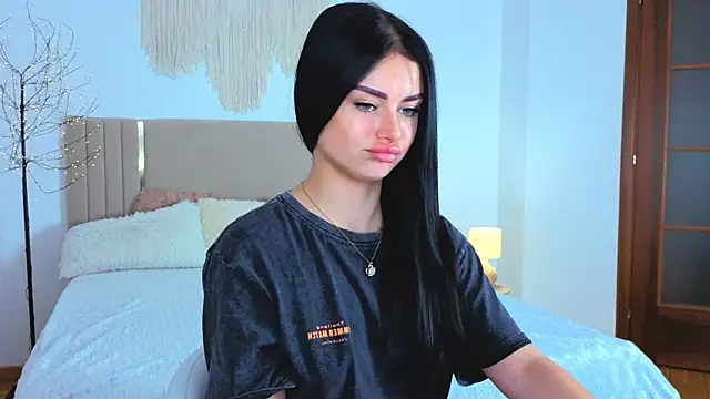Snapshot of Silena_sky chatting on 1, 7, 2026 Silena sky online show from 1, 7, 2026