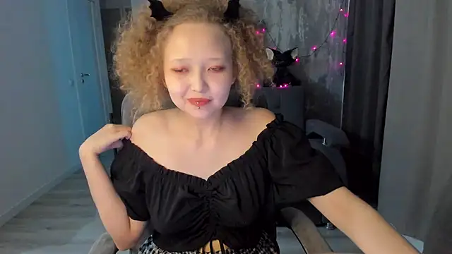 Snapshot of Senya_Sol chatting on 8, 7, 2026 Senya Sol online show from 8, 7, 2026