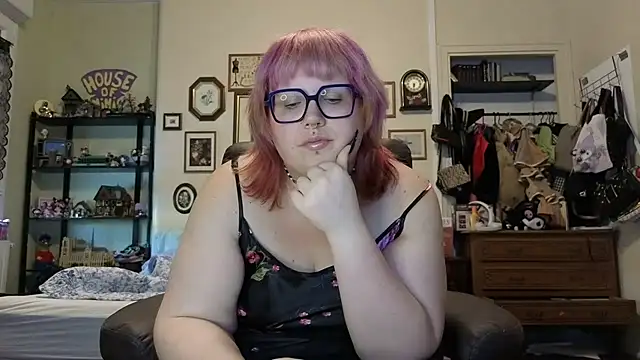 Snapshot of ProfaneHekate chatting on 17, 6, 2026 ProfaneHekate online show from 17, 6, 2026