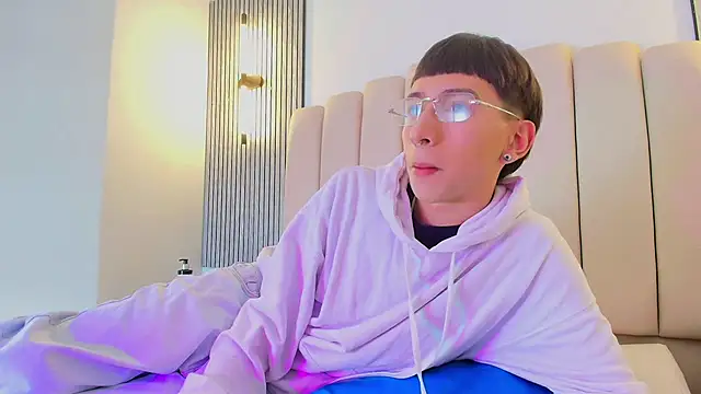 lian cameron online show from 20, 4, 2026