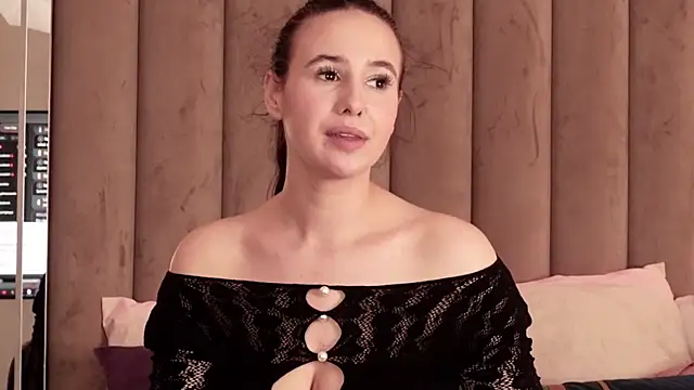 Snapshot of MavisReeve chatting on 6, 2, 2026 MavisReeve online show from 6, 2, 2026