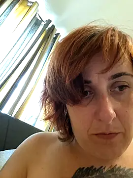 Snapshot of Tiara_XOX chatting on 4, 8, 2026 Tiara XOX online show from 4, 8, 2026