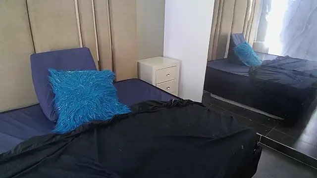 liliana pink online show from 23, 2, 2026