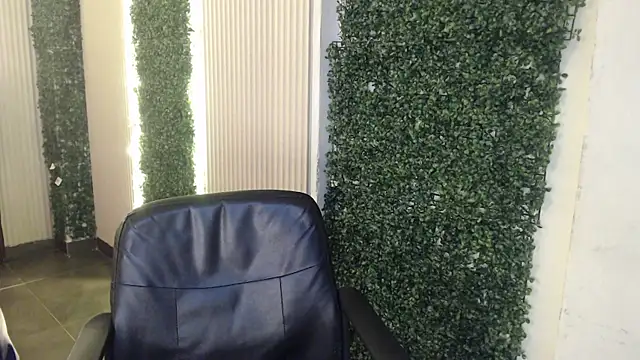 liliana pink online show from 8, 4, 2026