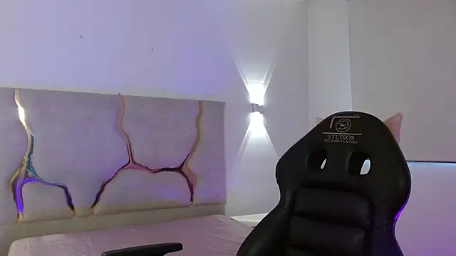 TINY TAY online show from 4, 3, 2026