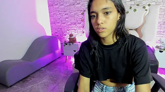 TINY TAY online show from 17, 4, 2026