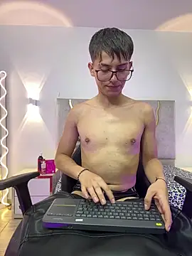 Snapshot of EVAN_TAY chatting on 2, 3, 2026 EVAN TAY online show from 2, 3, 2026