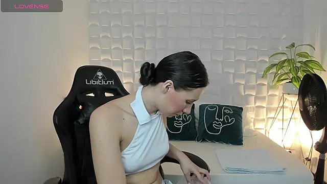 valeryn  rosse online show from 10, 4, 2026