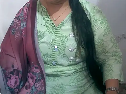 Cute Aliyaa online show from 2, 3, 2026