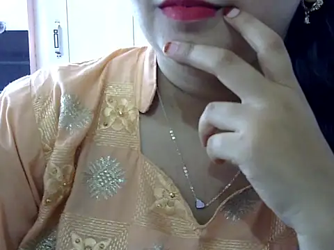 Cute Aliyaa online show from 9, 4, 2026