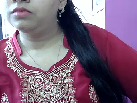 Cute Aliyaa online show from 17, 4, 2026