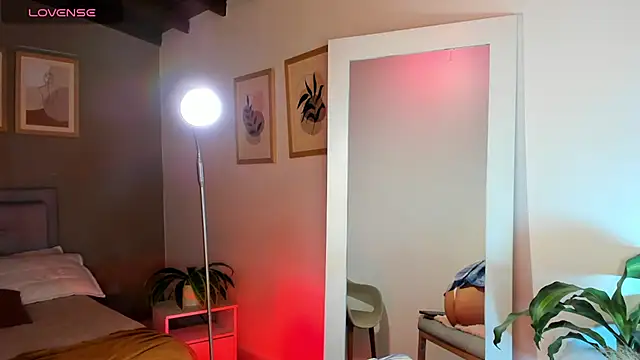 SalomeStorm  online show from 14, 4, 2026