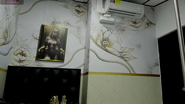 alicee  mature online show from 11, 4, 2026