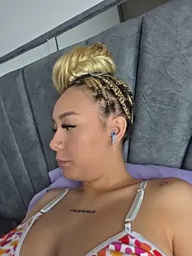 Snapshot of alaia_princess chatting on 16, 5, 2026 alaia princess online show from 16, 5, 2026