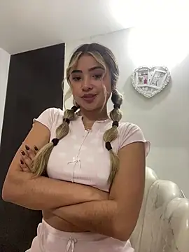 Snapshot of sweetlove- chatting on 23, 4, 2026 sweetlove- online show from 23, 4, 2026