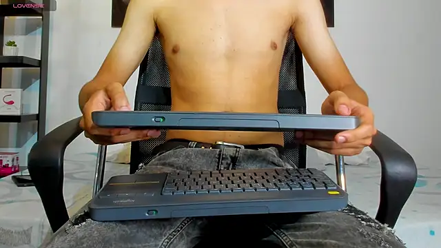 milo cruz  online show from 12, 4, 2026