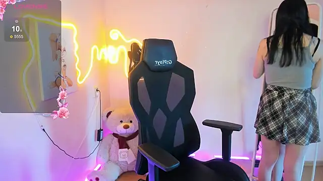 AliceeinWonderlanddd online show from 22, 2, 2026