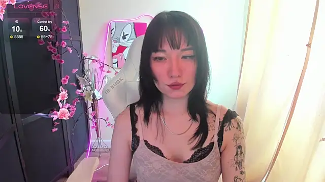 AliceeinWonderlanddd online show from 8, 4, 2026