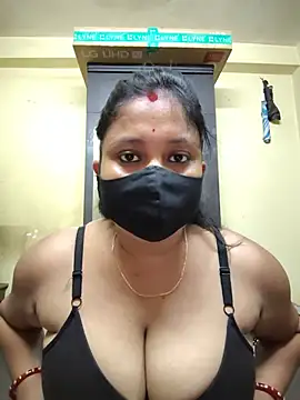Snapshot of Curvy_Trisha chatting on 23, 5, 2026 Curvy Trisha online show from 23, 5, 2026