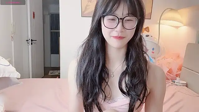Snapshot of Luminous4173 chatting on 9, 5, 2026 Luminous4173 online show from 9, 5, 2026