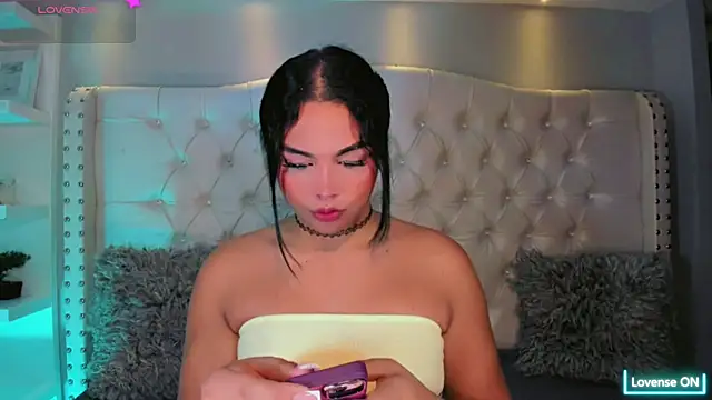 Maia Hotts online show from 5, 7, 2026