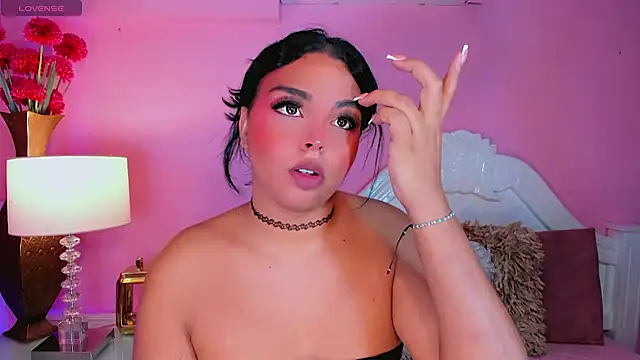 Maia Hotts online show from 10, 7, 2026