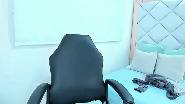 crystalstonee online show from 12, 3, 2026