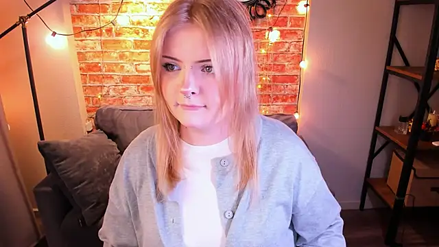 Emily Coyness online show from 25, 2, 2026