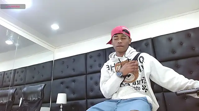 Snapshot of TonnyMarck chatting on 4, 2, 2026 TonnyMarck online show from 4, 2, 2026