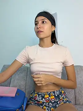 Snapshot of velvetluna_ chatting on 30, 4, 2026 velvetluna online show from 30, 4, 2026