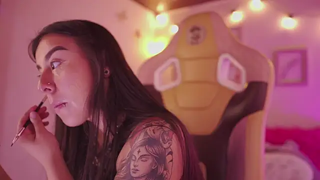 Snapshot of mavi_boo chatting on 5, 2, 2026 mavi boo online show from 5, 2, 2026