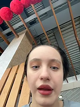 MiaTee online show from 8, 2, 2026