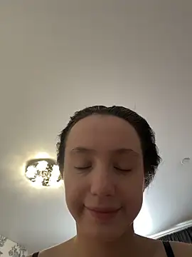 MiaTee online show from 9, 2, 2026