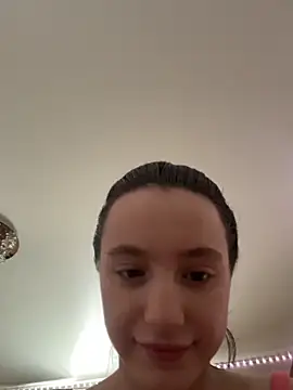 MiaTee online show from 6, 3, 2026