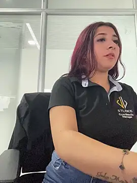 Nahomy Benett online show from 4, 3, 2026