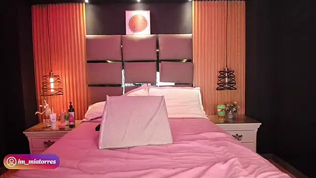 MiaTorres4 online show from 14, 5, 2026