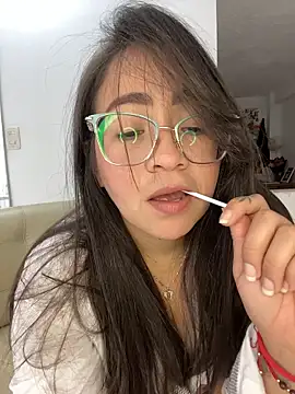 Snapshot of alisbloom chatting on 17, 2, 2026 alisbloom online show from 17, 2, 2026