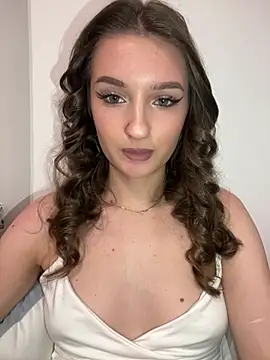 Green eyes lady online show from 7, 2, 2026