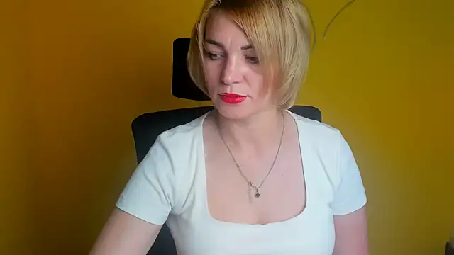 Snapshot of CuttieEmma chatting on 3, 7, 2026 CuttieEmma online show from 3, 7, 2026