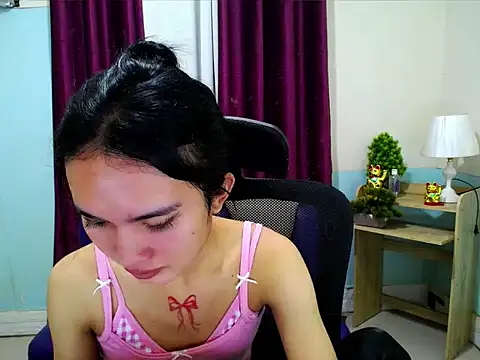 Snapshot of devine_goddess chatting on 8, 5, 2026 devine goddess online show from 8, 5, 2026