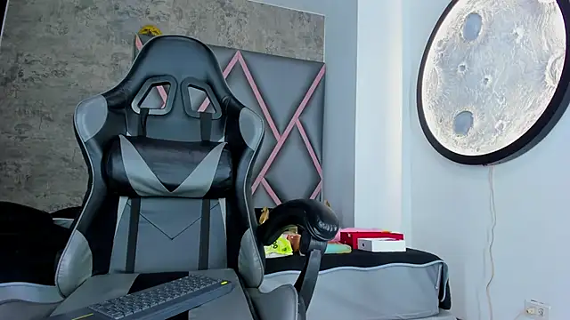 Snapshot of Emily-Queen03 chatting on 19, 2, 2026 Emily-Queen03 online show from 19, 2, 2026