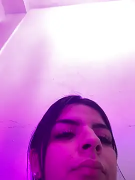 KarelyMitchel online show from 6, 4, 2026