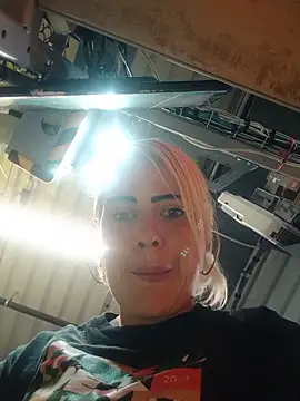 Shirley0810 online show from 15, 6, 2026