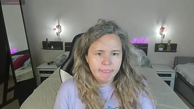 Snapshot of LilyBel chatting on 6, 7, 2026 LilyBel online show from 6, 7, 2026
