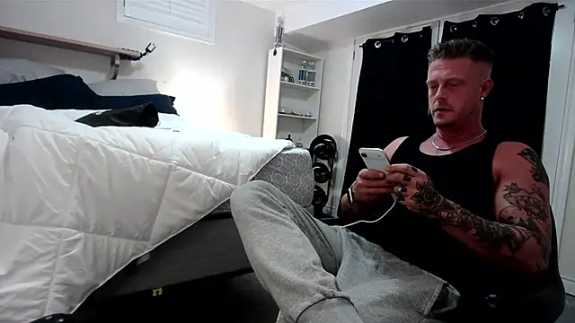 HotnCole online show from 5, 4, 2026