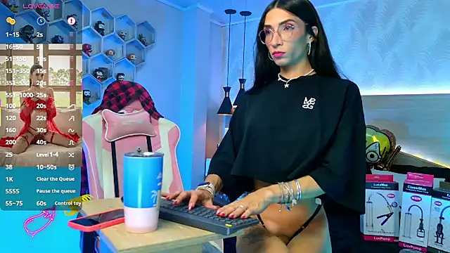 Snapshot of kylliefox_ chatting on 6, 10, 2025 kylliefox online show from 6, 10, 2025