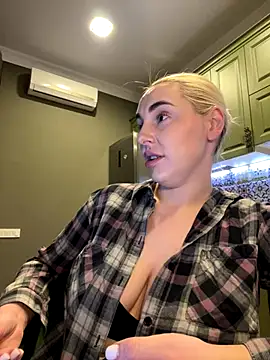 Snapshot of Best-B00bs chatting on 18, 11, 2025 Best-B00bs online show from 18, 11, 2025