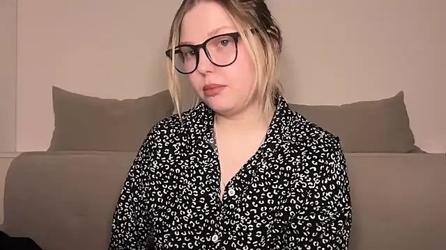 Ophelia Ritz online show from 5, 3, 2026